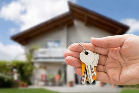Realtors and locksmiths: Realtor with Keys to Home